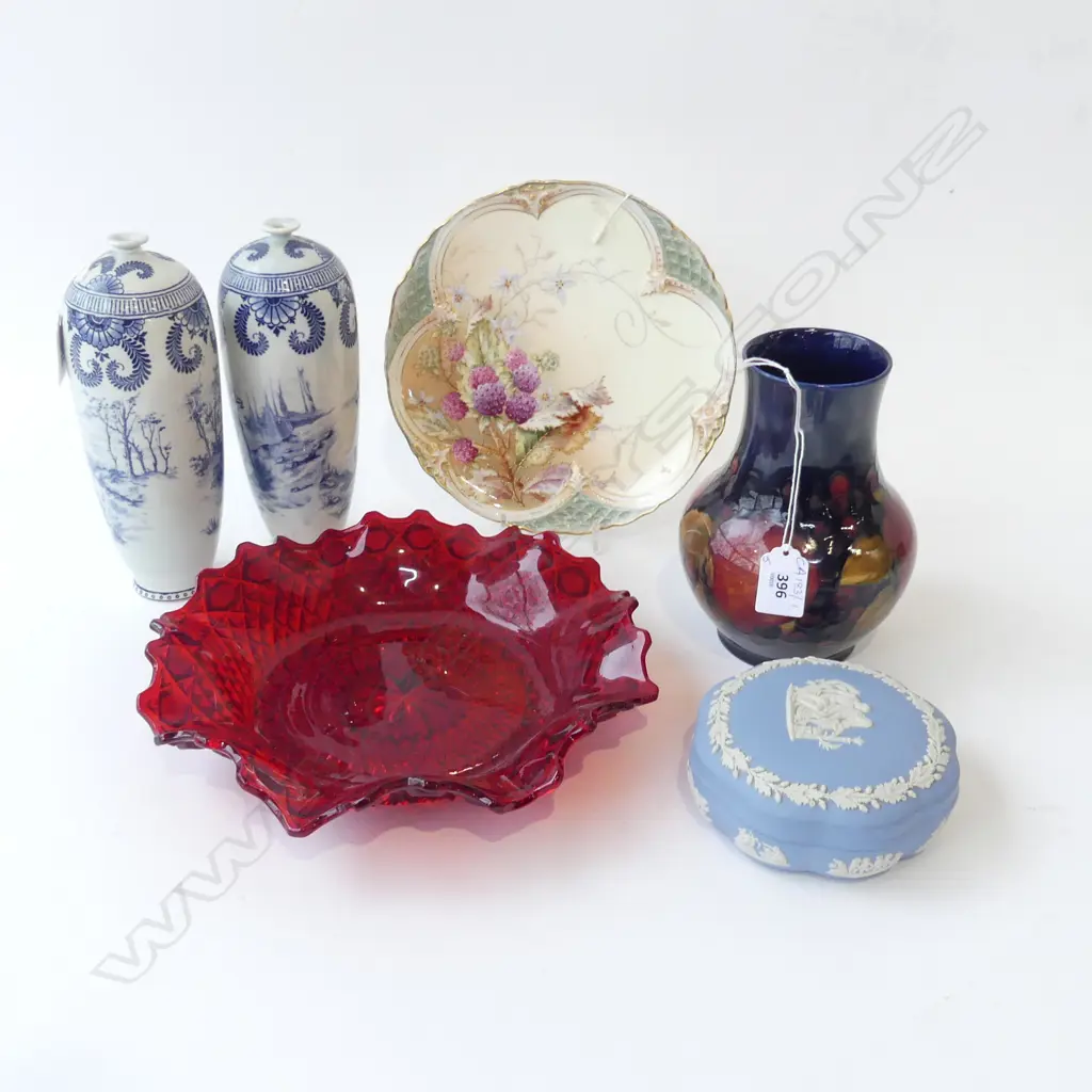5 PCES CHINA; MOORCROFT POMEGRANATE VASE H.170mm (REPAIR), PR DELFT VASES 1 w. HAIRLINE, RED GLASS DISH, R. WORCESTER Image 1++