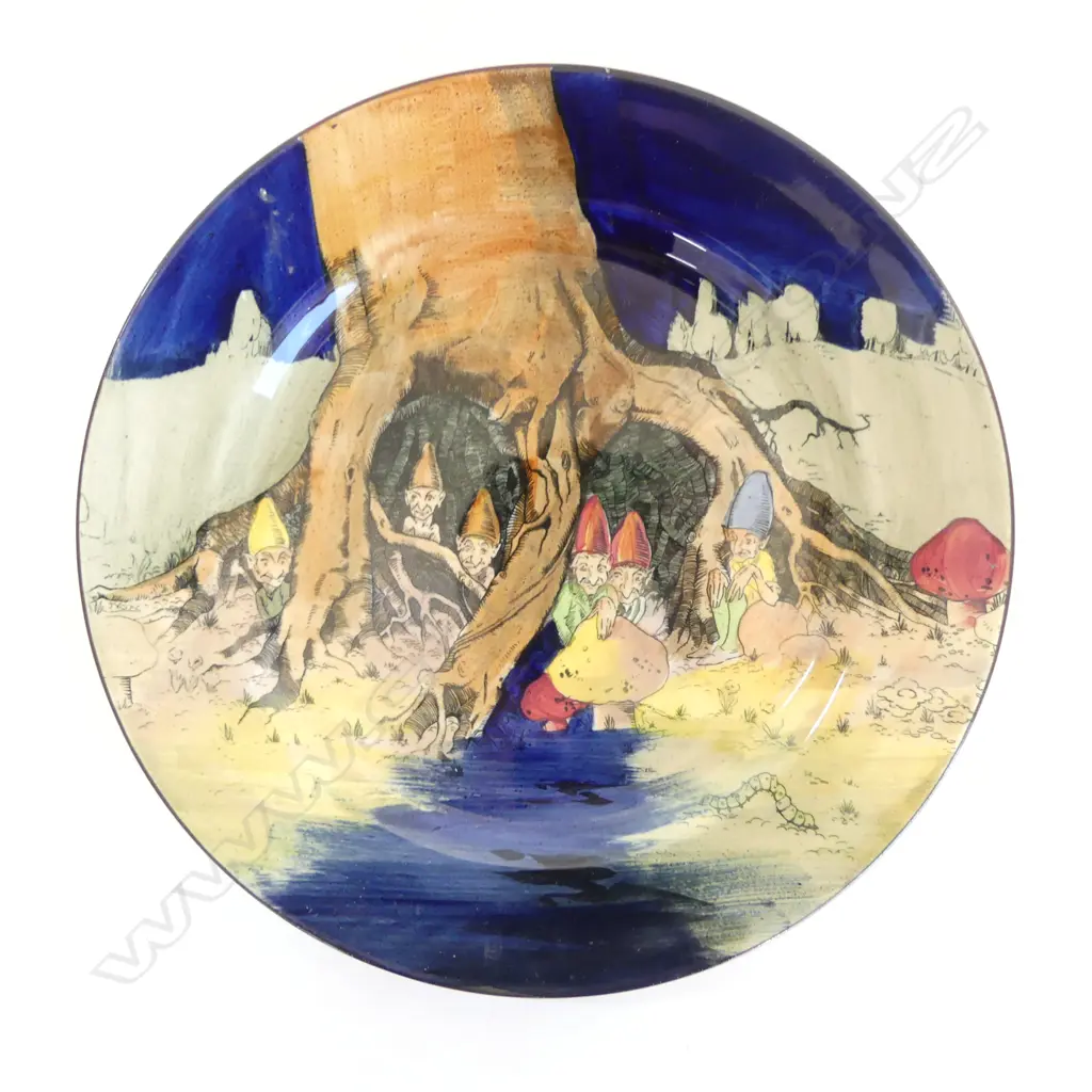 LARGE ROYAL DOULTON 'GNOMES' CABINET PLATE D4697 1929. Dia 260mm Image 1++