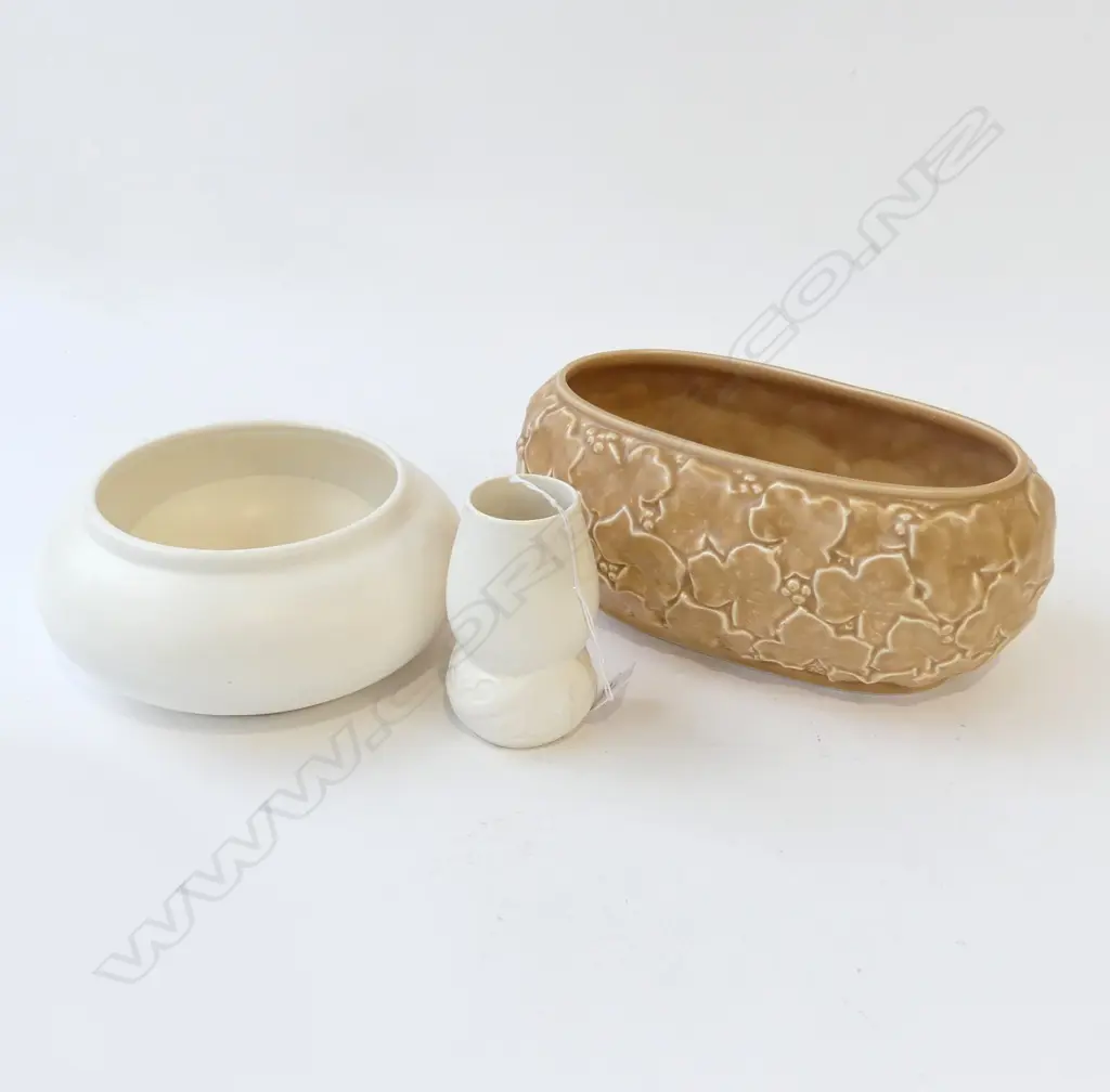 2 WHITE CROWN LYNN VASES; #40 180mm dia & #526 H.105mm hairline + SYLVAC VASE W.245mm Image 1++