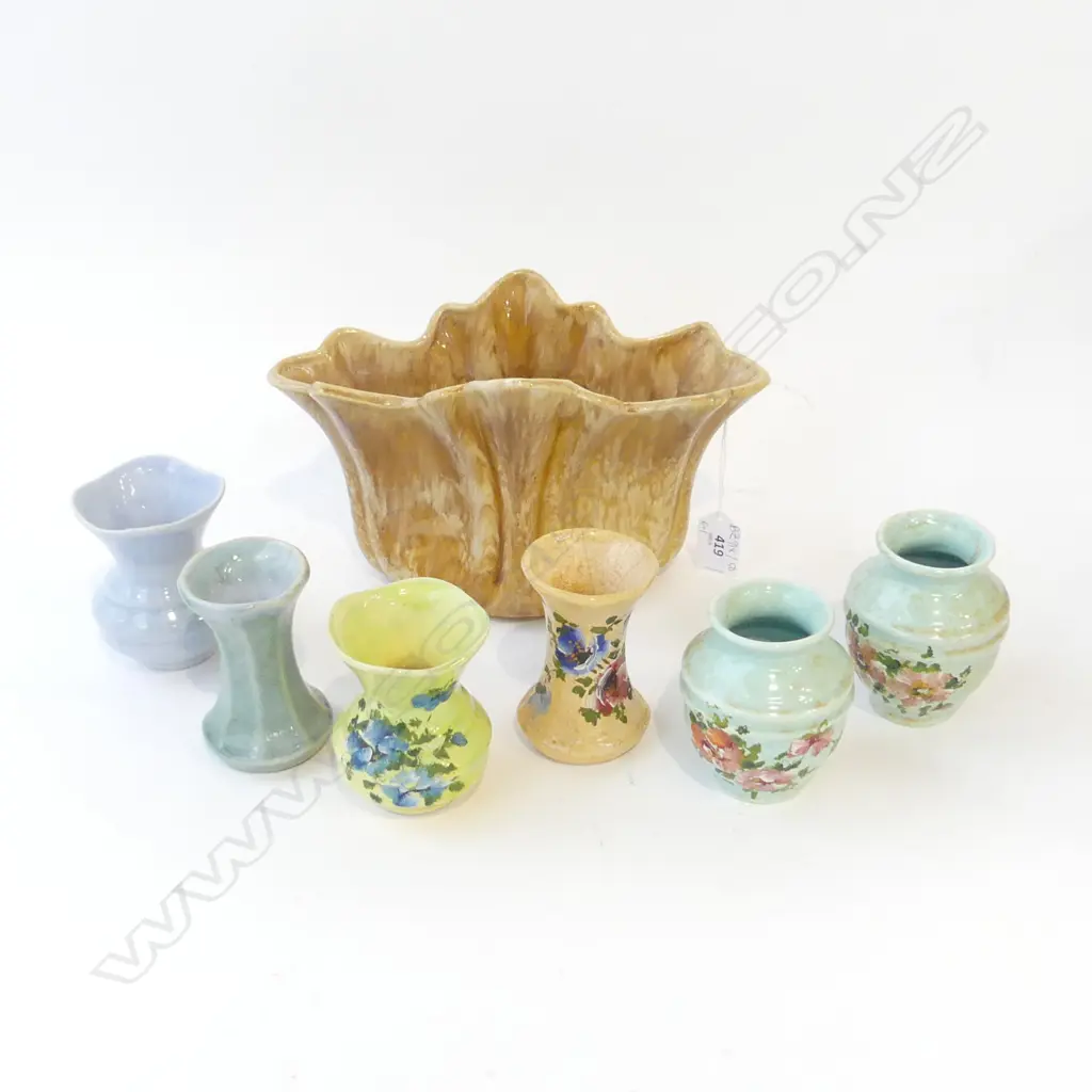 7 CROWN LYNN VASES; 6x H.95mm + 1 W.250mm Image 1++