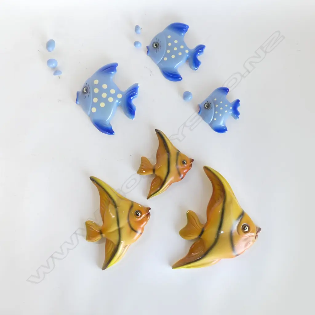 2 SETS OF 3 EBORCRAFT NZ PAINTED PLASTER WALL FISH H.205mm + 9 BUBBLES Image 1++