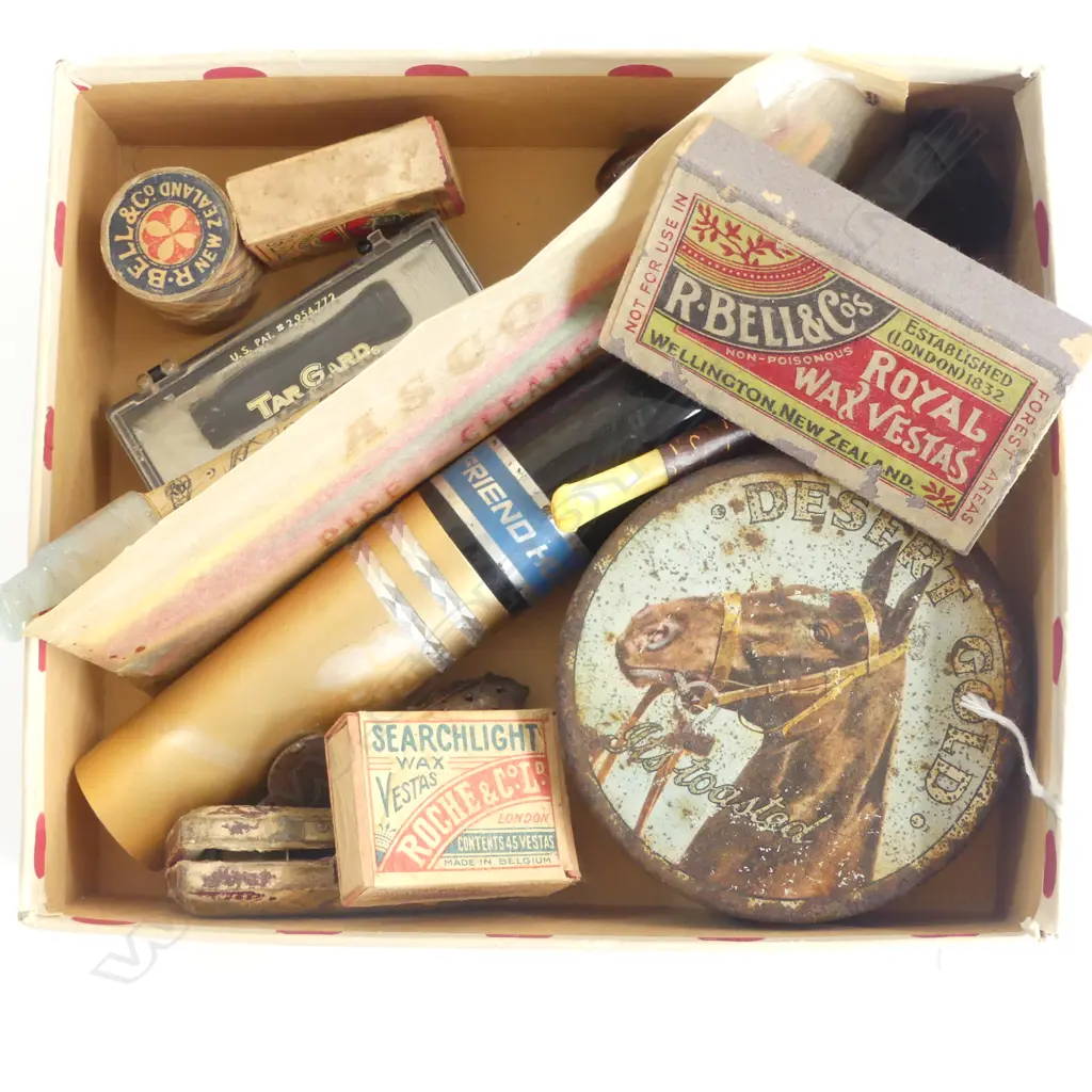 BOX OF TOBACCO & SMOKING RELATED ITEMS Image 1++