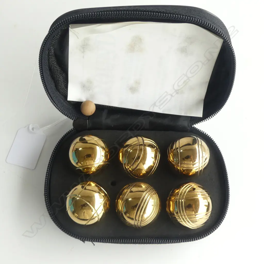 SMALL BOULE SET portable in fitted case Image 1++