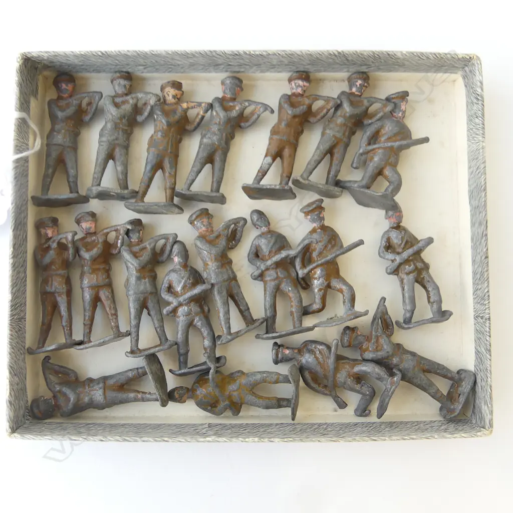 VINTAGE LEAD TOY SOLDIERS 19 PIECES, L.50MM Image 1++