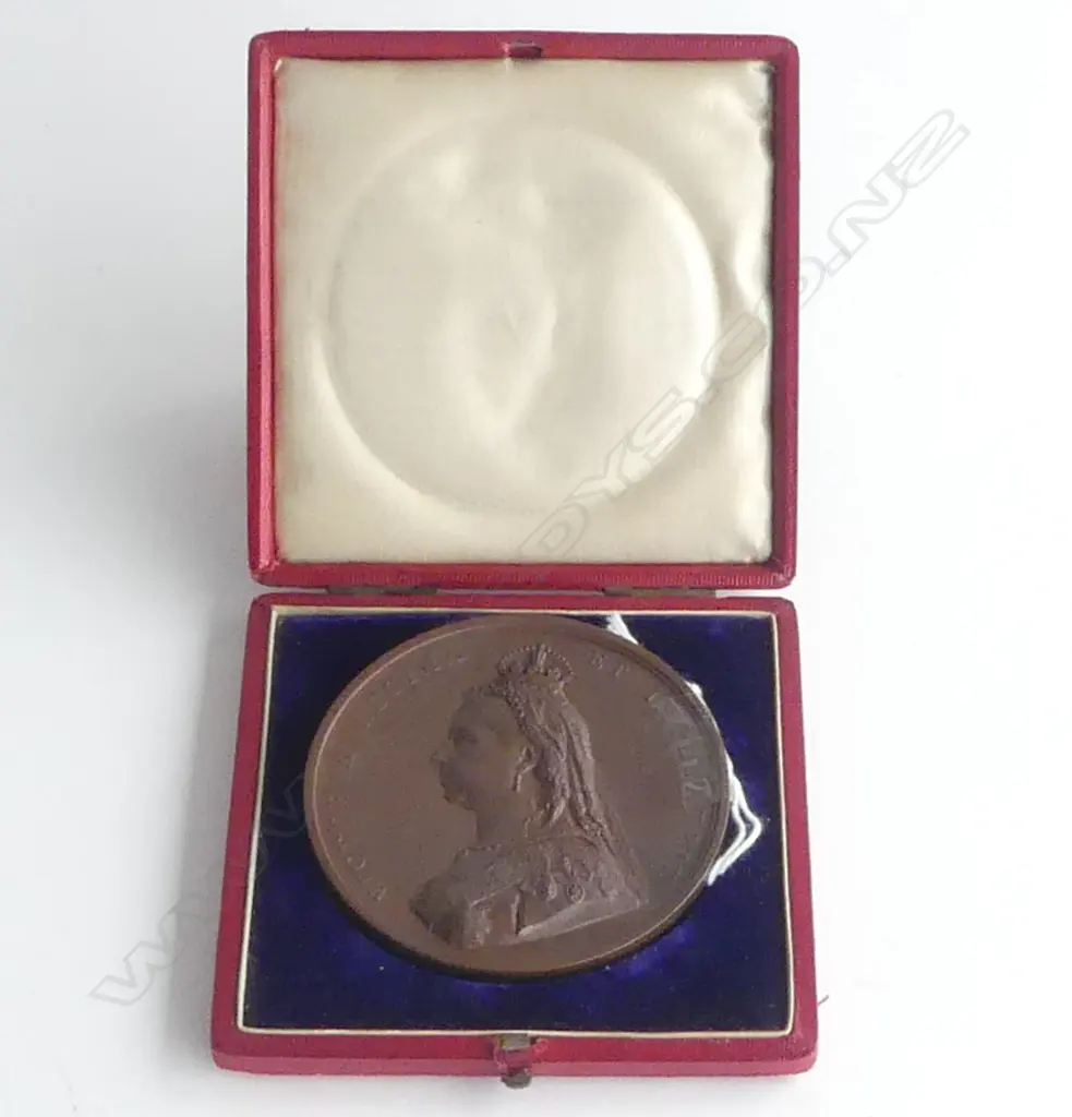 VICTORIA REGINA ET IMPERATRIX MEDAL 80mm dia, CASED Image 1++