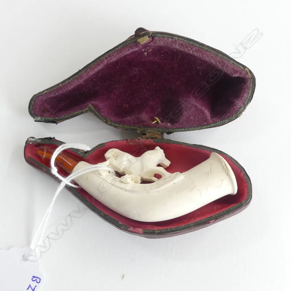 CASED MEERSCHUAM PIPE CARVED HORSE  L95MM Image 1++