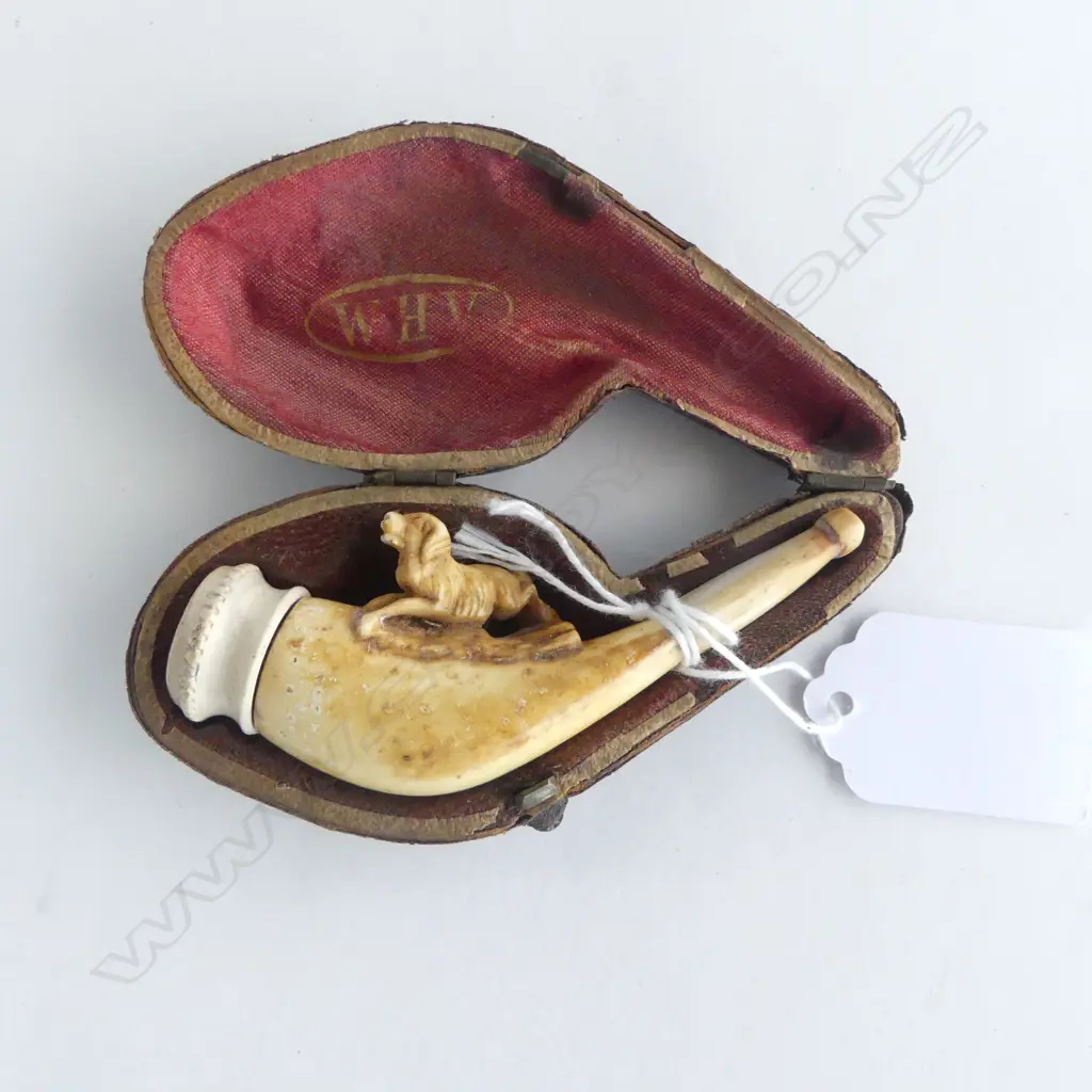 CASED MEERSCHAUM PIPE WITH BONE MOUTH PIECE CARVED DOG L100MM Image 1++