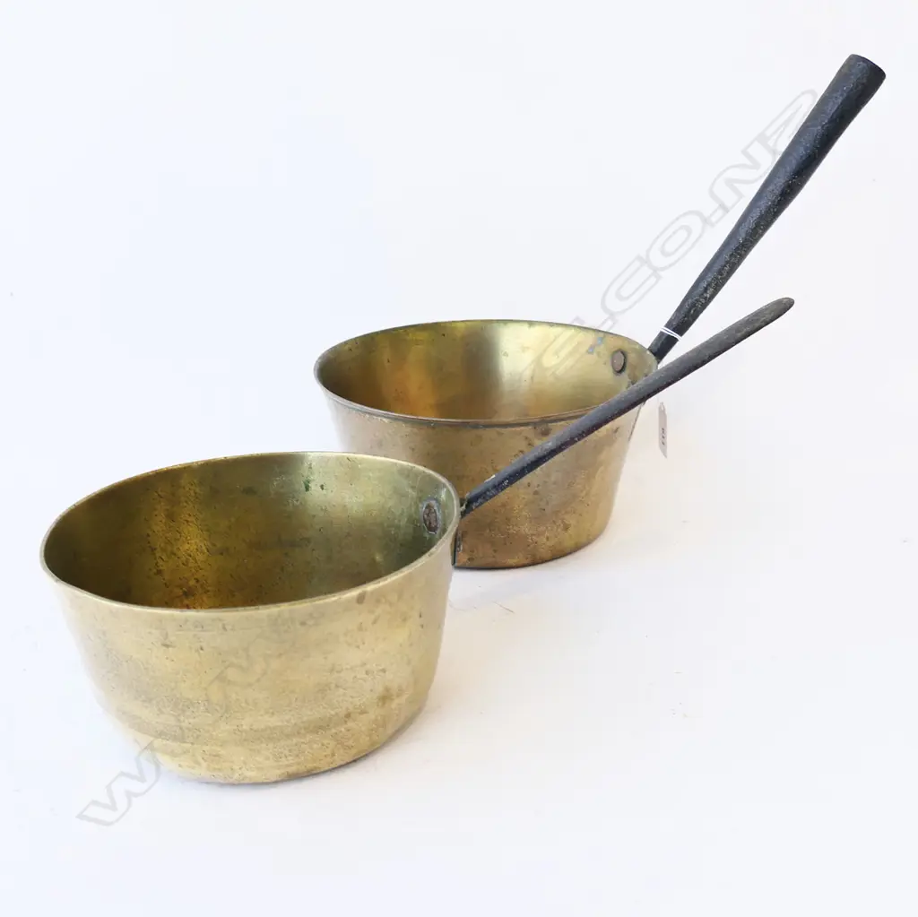 2 VINTAGE COPPER PANS 220mm dia Image 1++