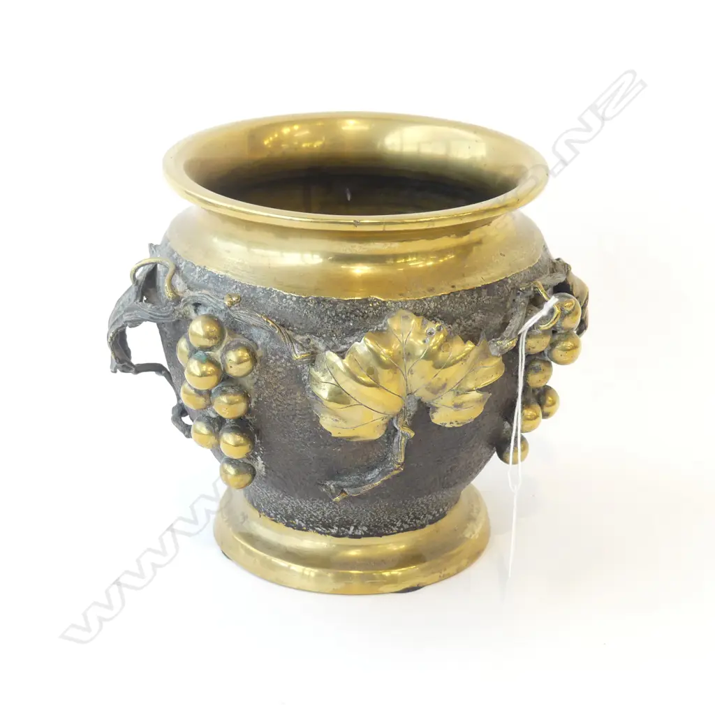 OLD HEAVY CHINESE BRONZE / BRASS VASE WITH APPLIED GRAPE BUNCH & LEAVES. H.170mm Image 1++