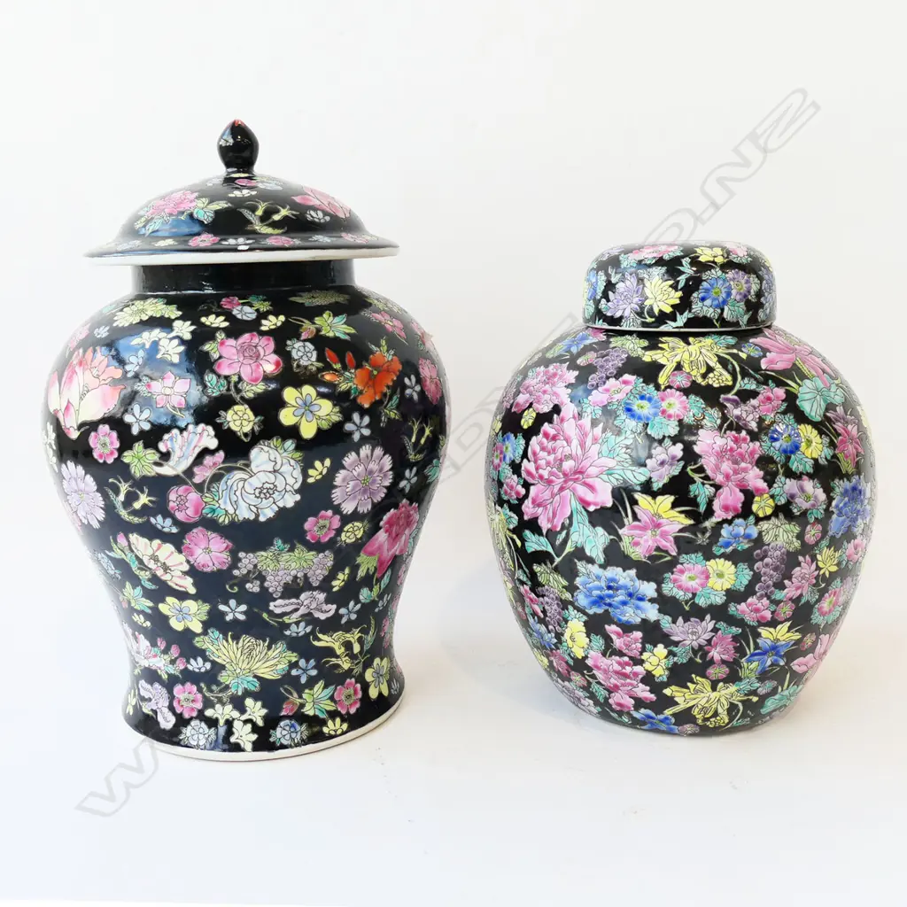 2 ORIENTAL LIDDED VASES H.330mm Image 1++