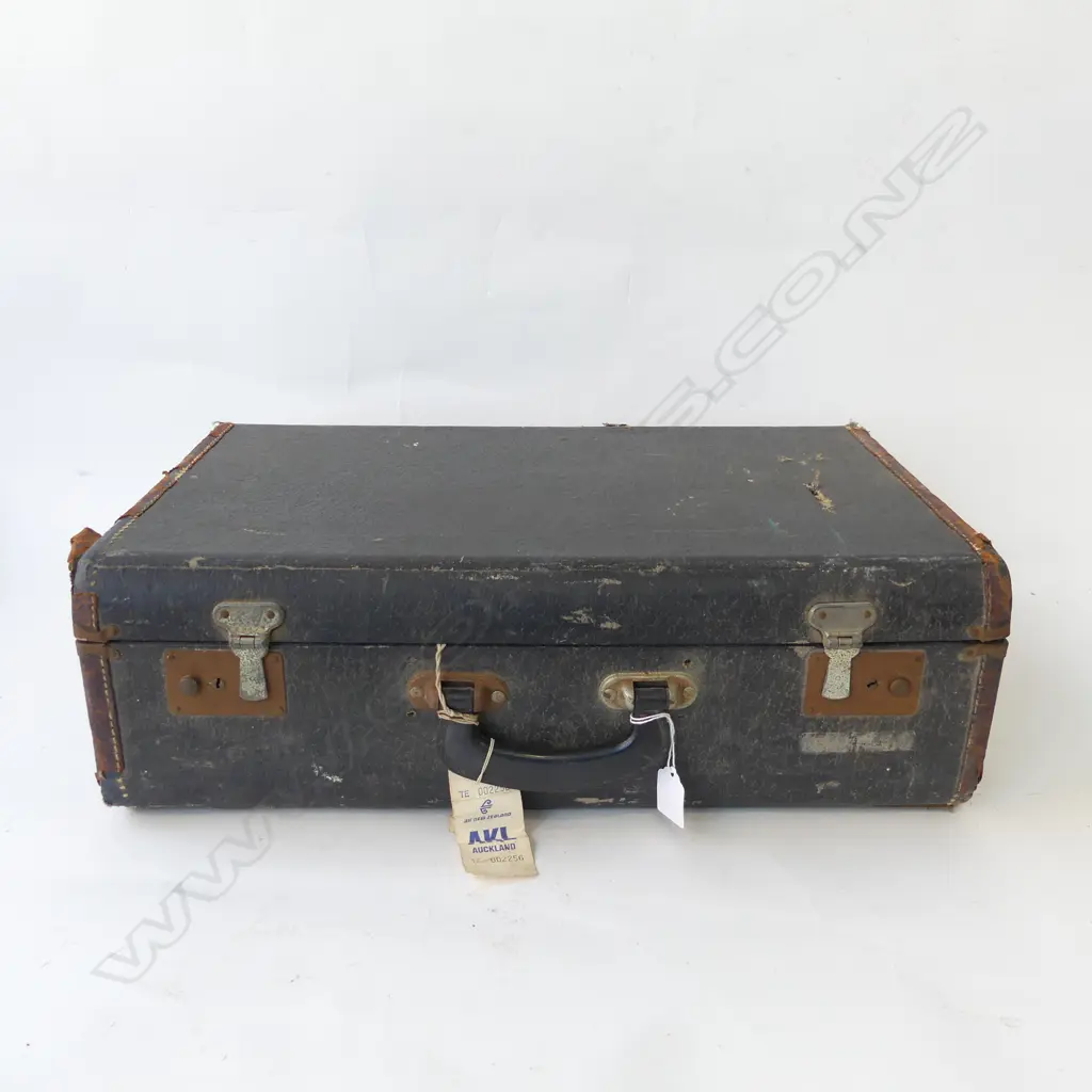 SUITCASE ASST. STAMP COLLECTION mainly NZ older. Albums FDC's etc Image 1++