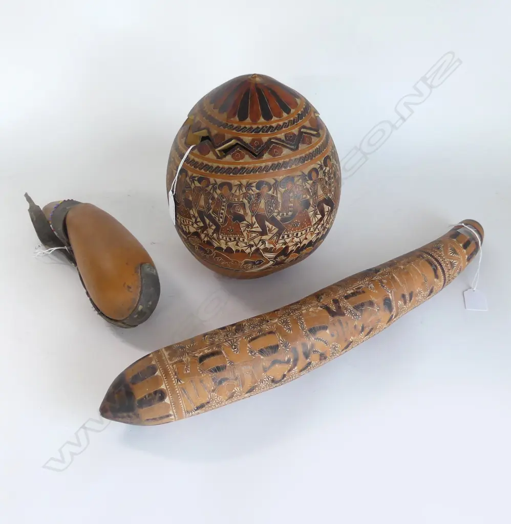 3 SOUTH AMERICAN GOURDS WITH FOLKLORIC DECORATIONS, LONGEST 520MM Image 1++