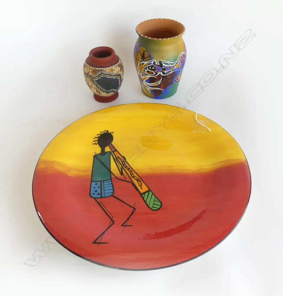 2  ABORIGINAL PAINTED POTTERY VASE  (HIGHEST 160MM) & 1 LARGE PLATTER (DIA.338MM) Image 1++