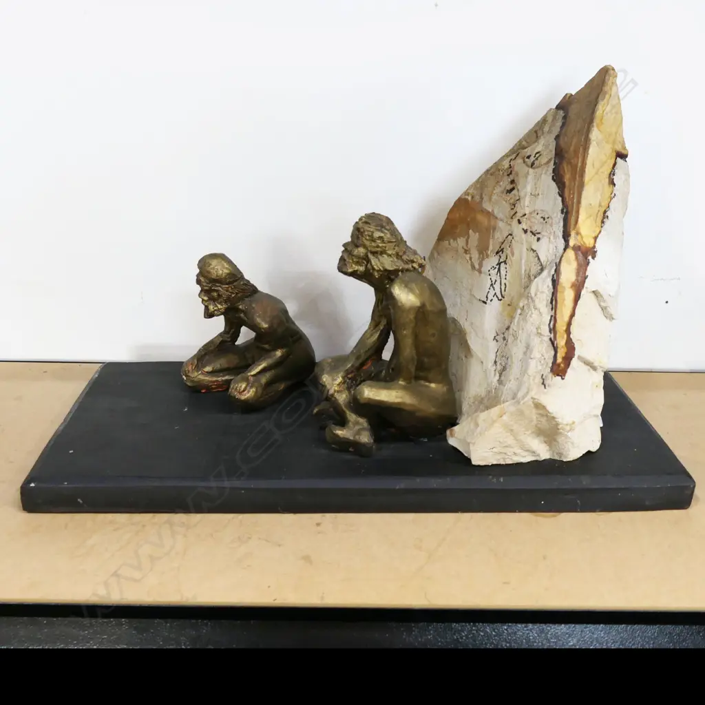 SCULPTURE OF 2 ABORIGINES SITTING BY A ROCK ON BASE, L.400MM Image 1++