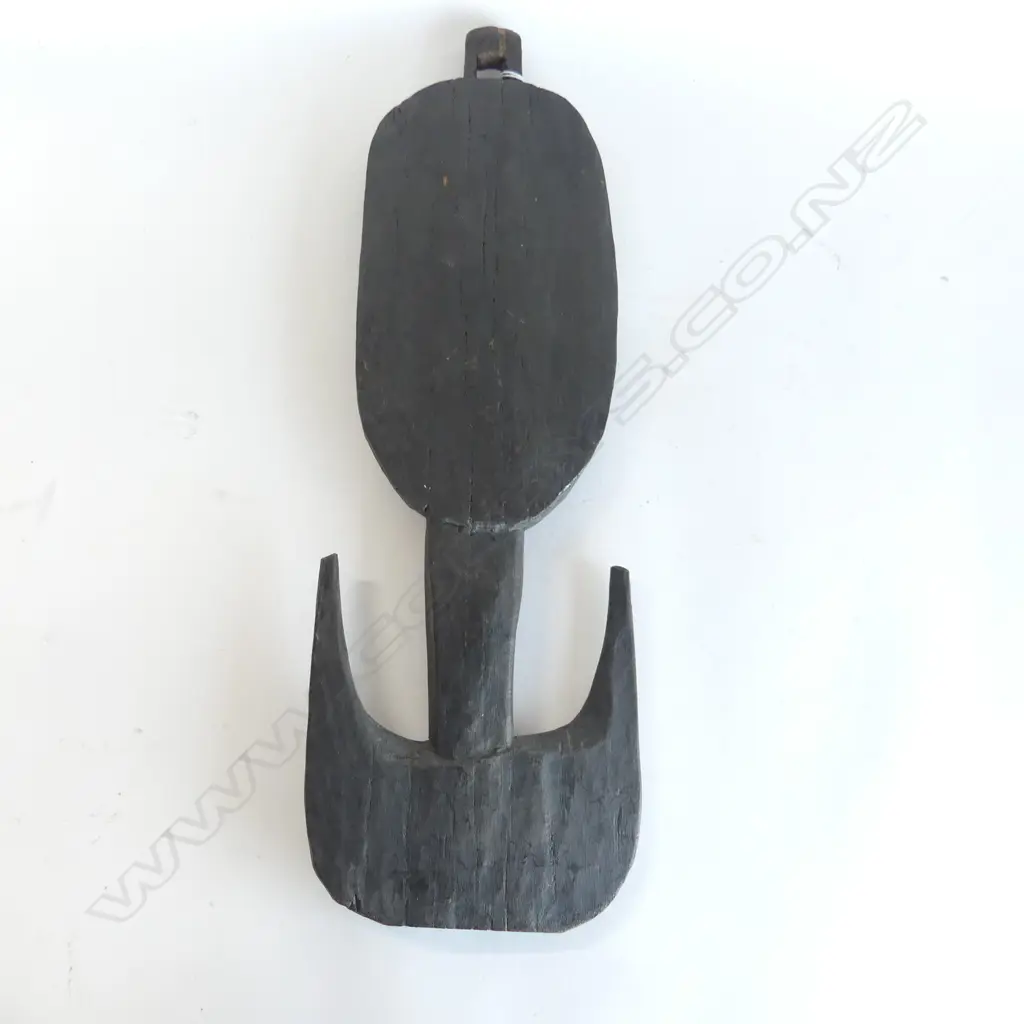 A WOODEN P.N.G CARVED FOOD HOOK L 520 MM Image 1++