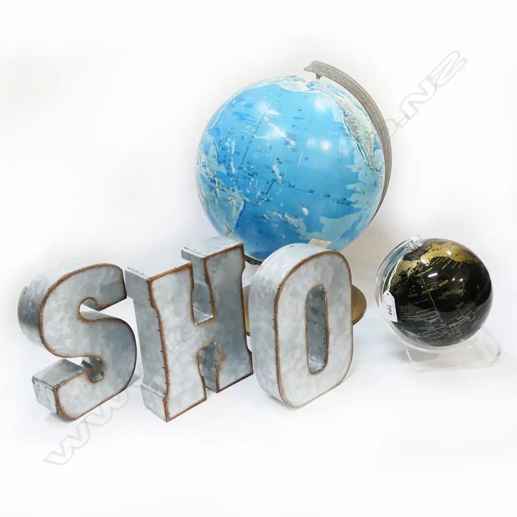 3 METAL LETTERS 'O,H,S' H.180mm, 2 GLOBES 1 FAULTED Image 1++
