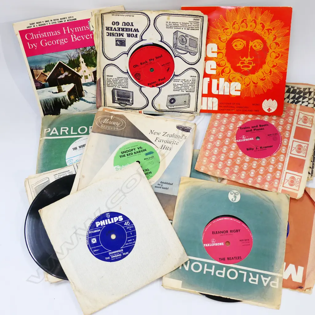 ASSTD 45s INCLDS HERMAN'S HERMITS, THE ROLLING STONES, BEATLES, PETER PAUL & MARY Image 1++
