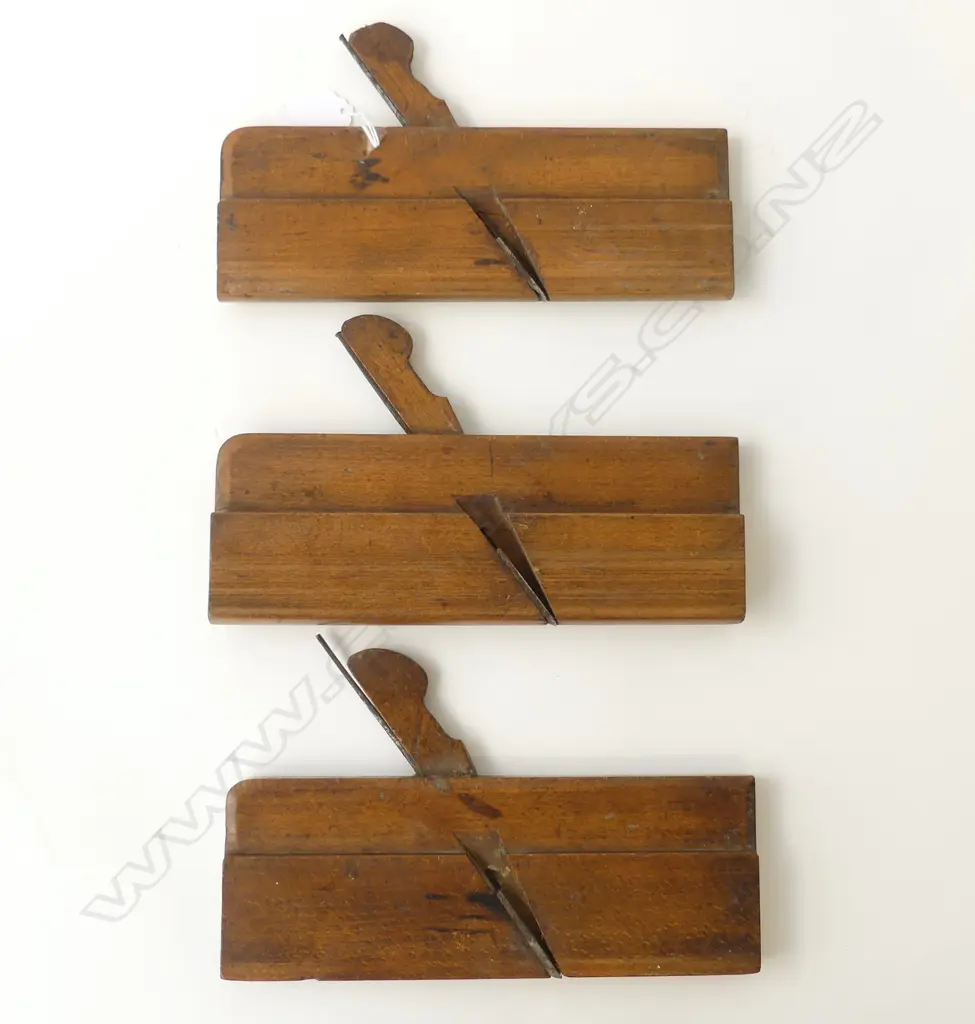 THREE ANTIQUE WOOD WORKING PLANES, L.240MM Image 1++