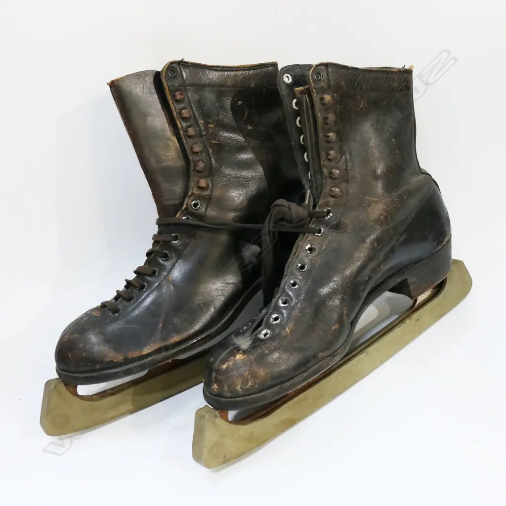 PR VINTAGE ICE SKATES Image 1++