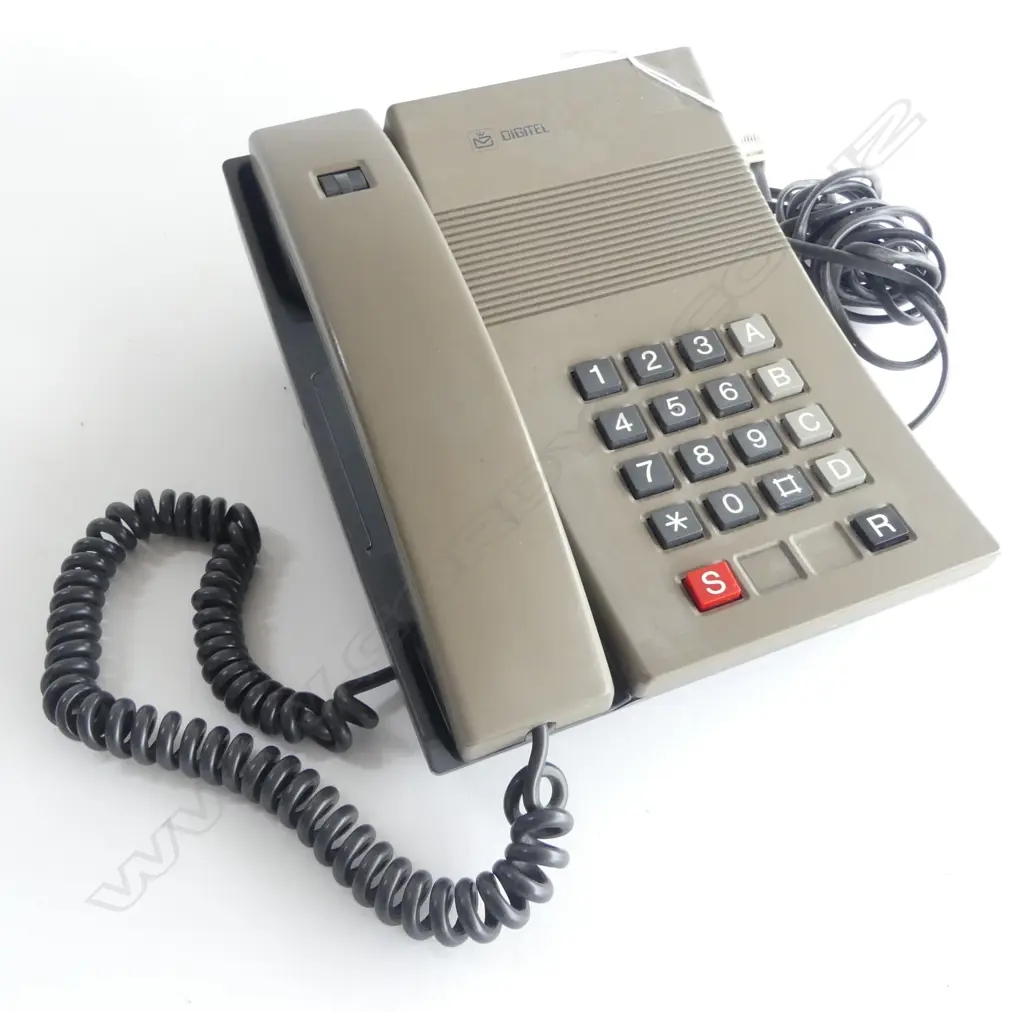 VINTAGE DANISH PHONE 1976, DESIGNED BY JACOB JENSEN head designer for Bang Olufsen Image 1++