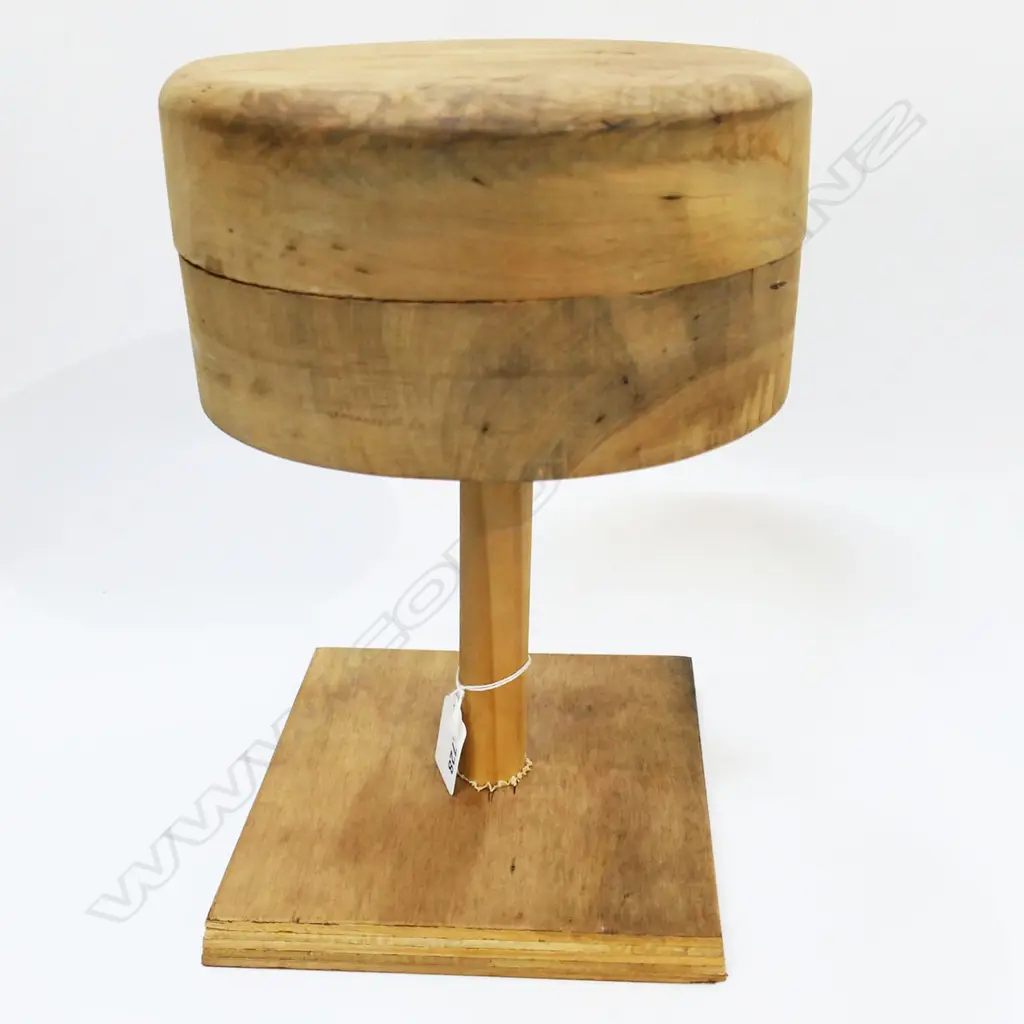 WOODEN HAT BLOCK H.275mm Image 1++