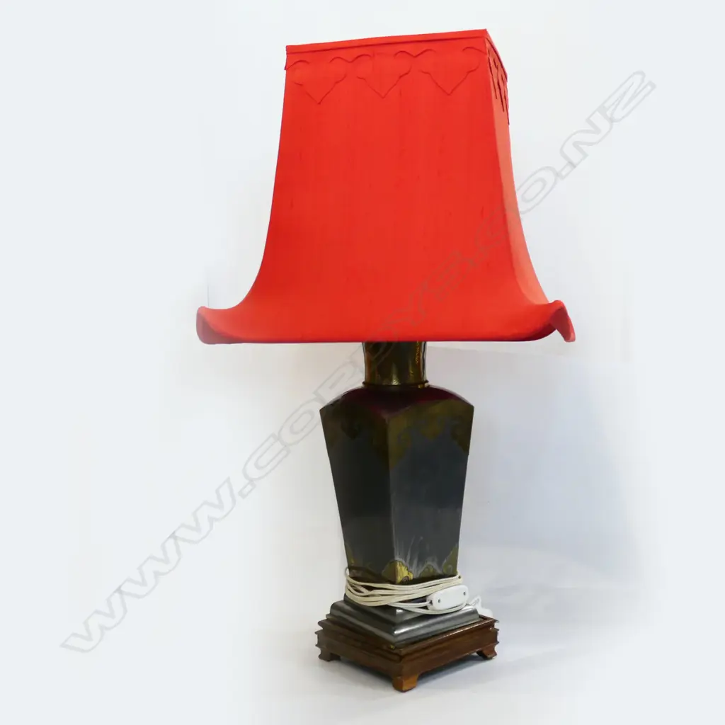 ORIENTAL METAL LAMP w. RED SHADE H.800mm Image 1++