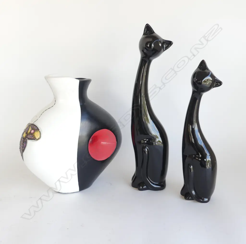 2 BLACK GLAZED CATS H.375, 310mm + ABSTRACT VASE H.270mm Image 1++