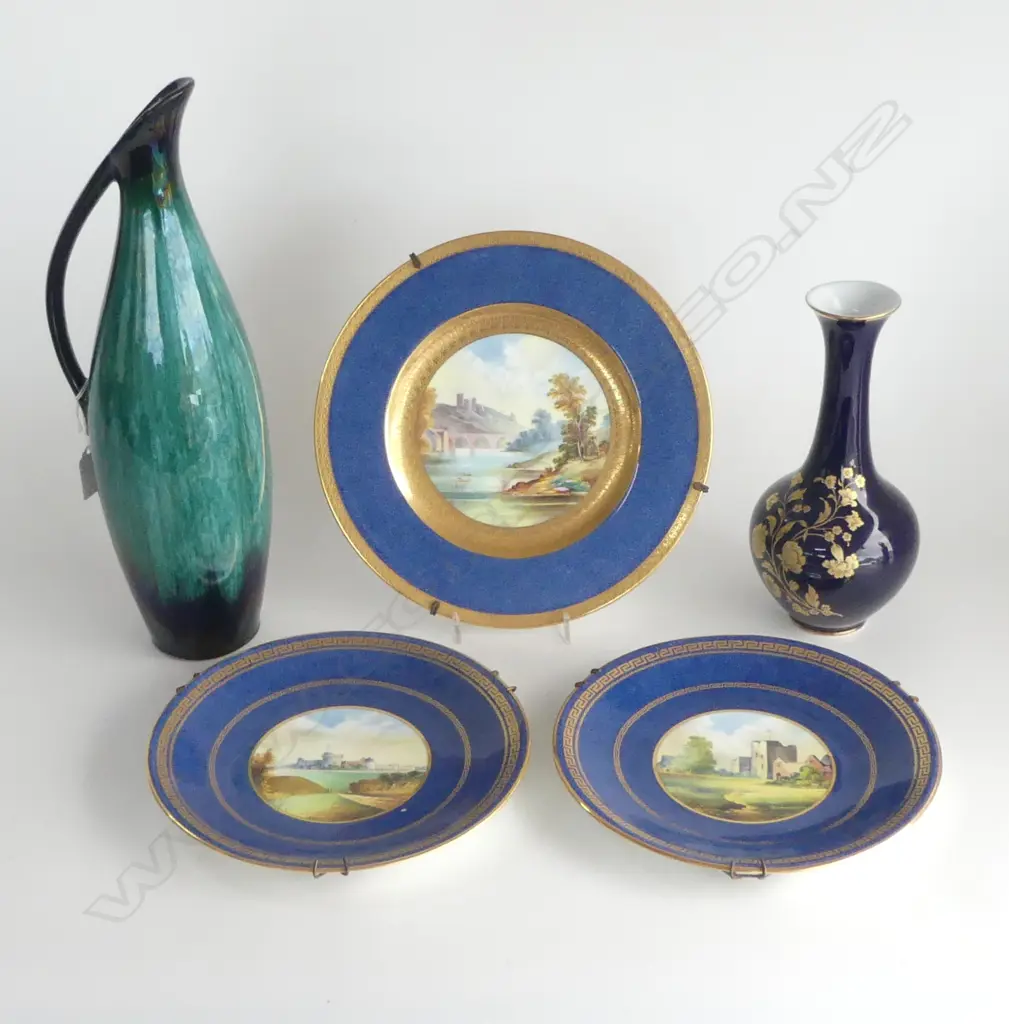 3 WEDGWOOD CABINET PLATES + 2 VASES H.390mm Image 1++