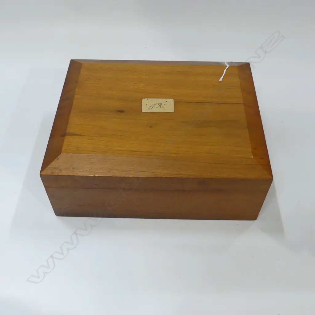 CIGAR HUMIDOR AND CONTENTS L290mm Image 1++