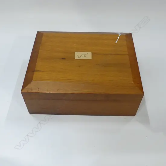 CIGAR HUMIDOR AND CONTENTS L290mm