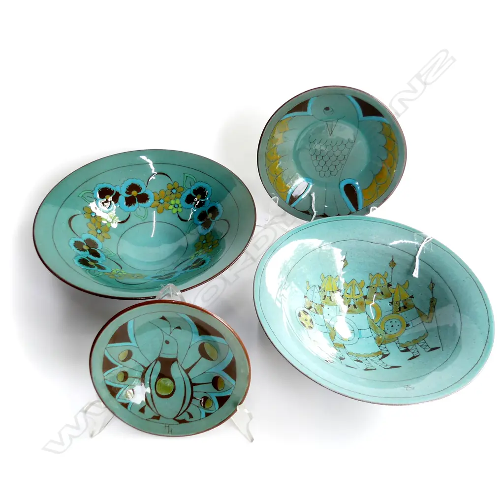 1280 POTTERY ( Barry Ball) 2NZ STUDIO POTTERY BOWLS DIA 225 & 2 DISHES DIA .170mm small under rim chip & 130mm. Image 1++