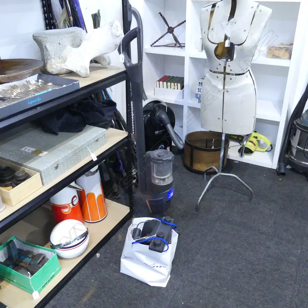 MIELE STICK VACUUM CLEANER AND ATTACHMENTS Image 1++