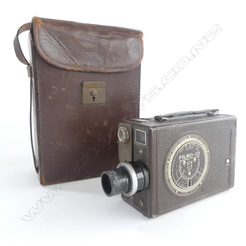 VINTAGE LEATHER CASED BELL & HOWELL FILMO 121 FILM CAMERA distressed Image 1++