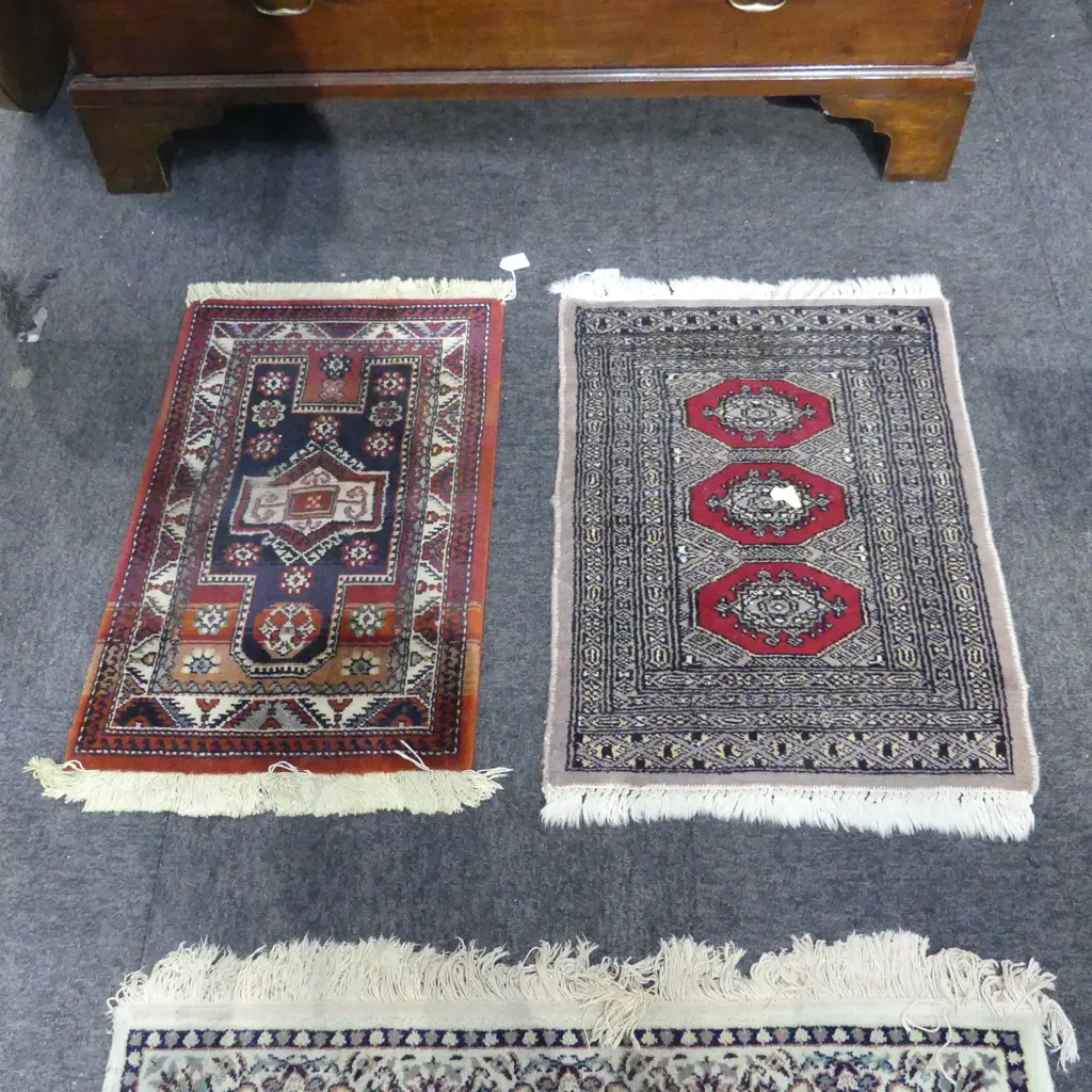 2 SMALL PERSIAN MATS L620mm W400mm Image 1++
