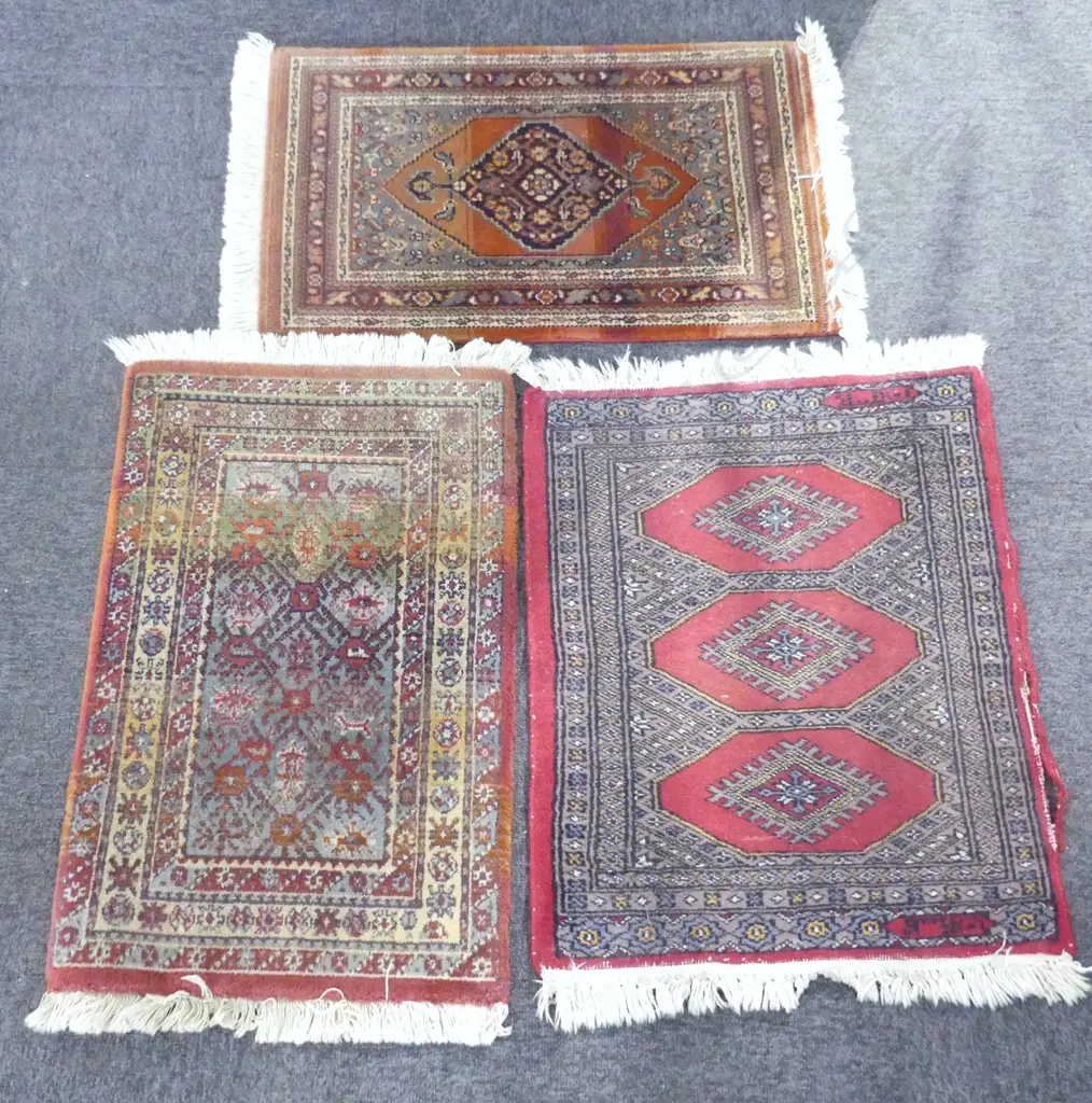 3 SMALL RUGS HAND KNOTTED L600mm Image 1++