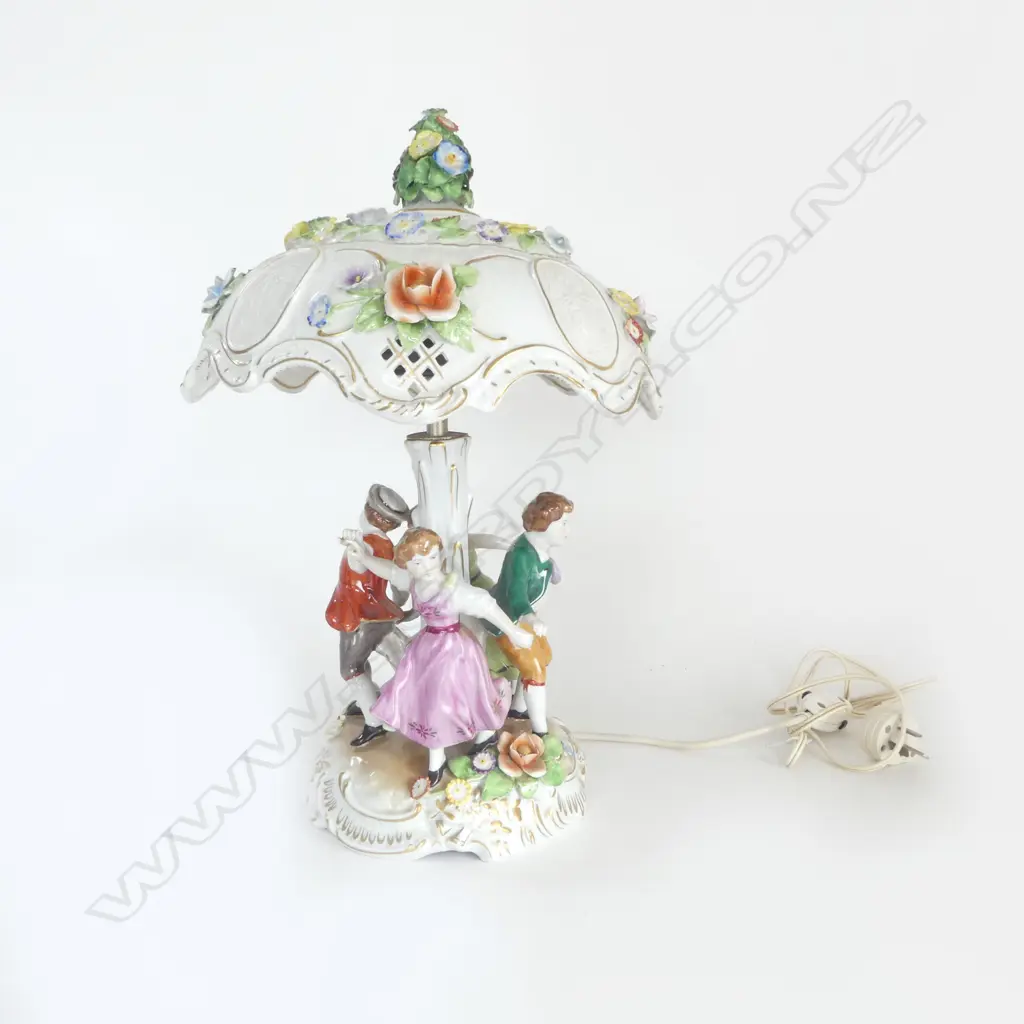 LGE DRESDEN TABLE LAMP 4 FIGURES DANCING around a tree umbrella type shade H.415mm Image 1++