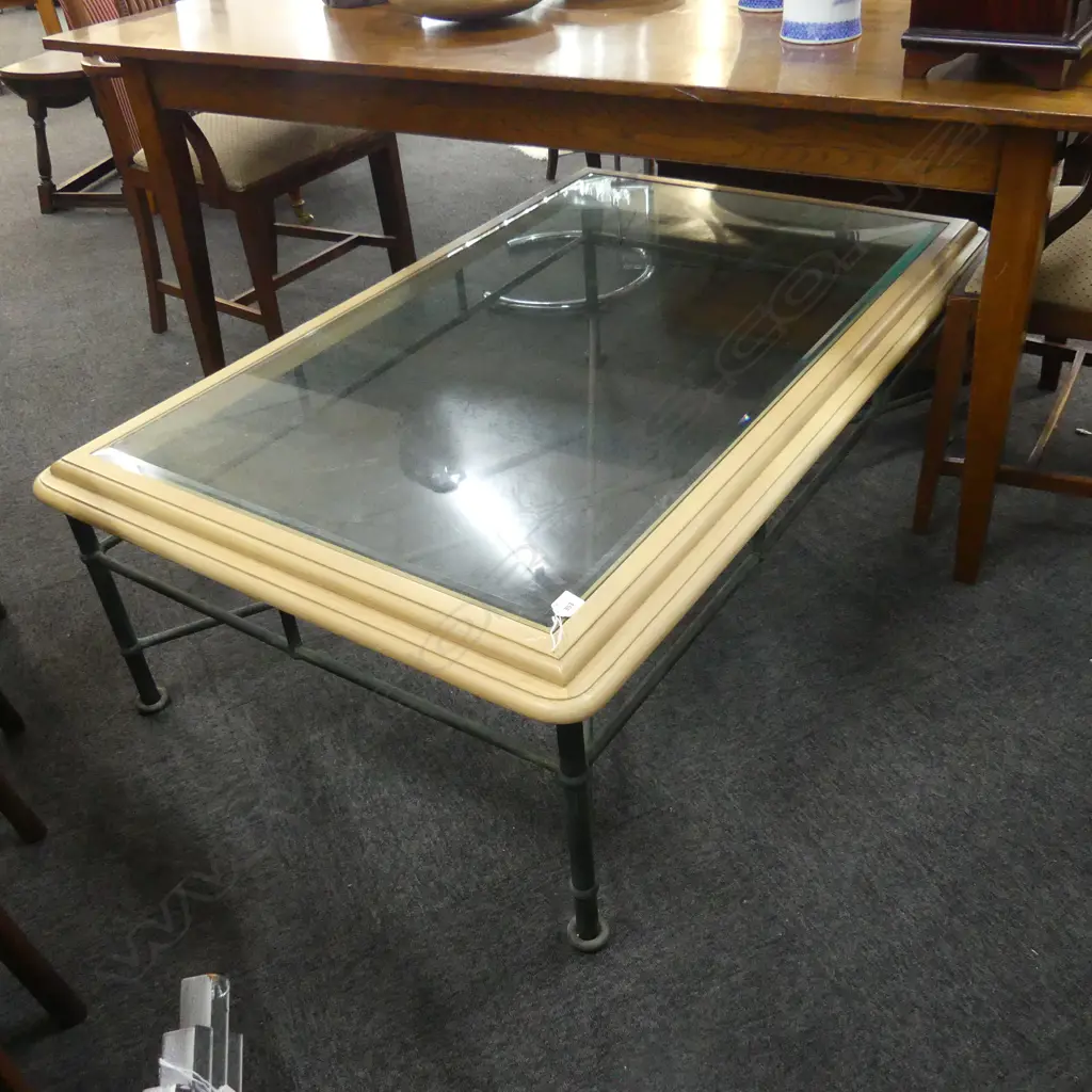 LG GLASS TOPPED COFFEE TABLE 1390x900x450mm Image 1++