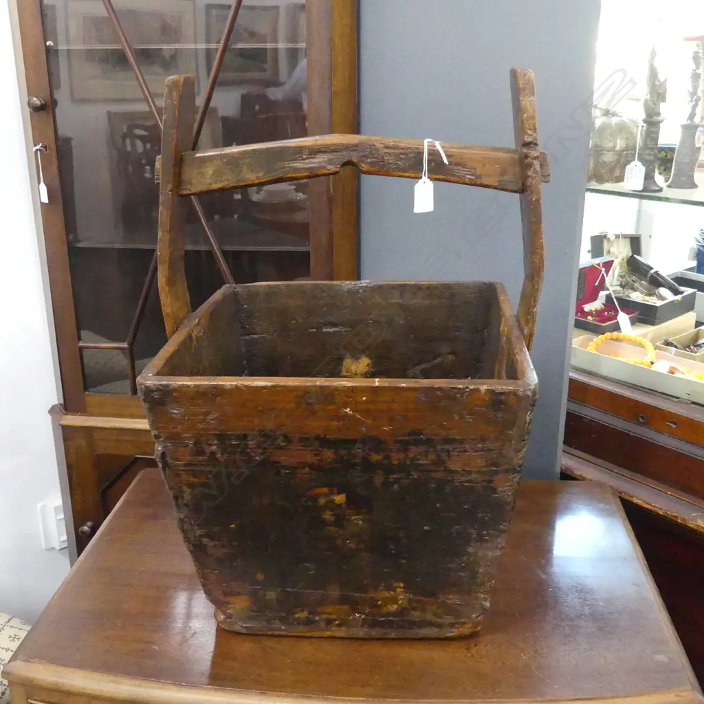 ORIENTAL WOODEN BUCKET Image 1++