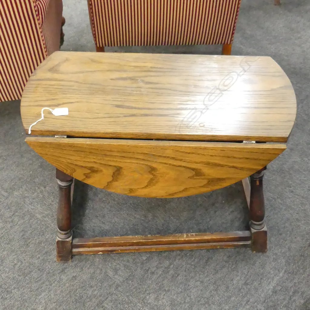 SMALL OAK DROPLEAF TABLE / STOOL Image 1++
