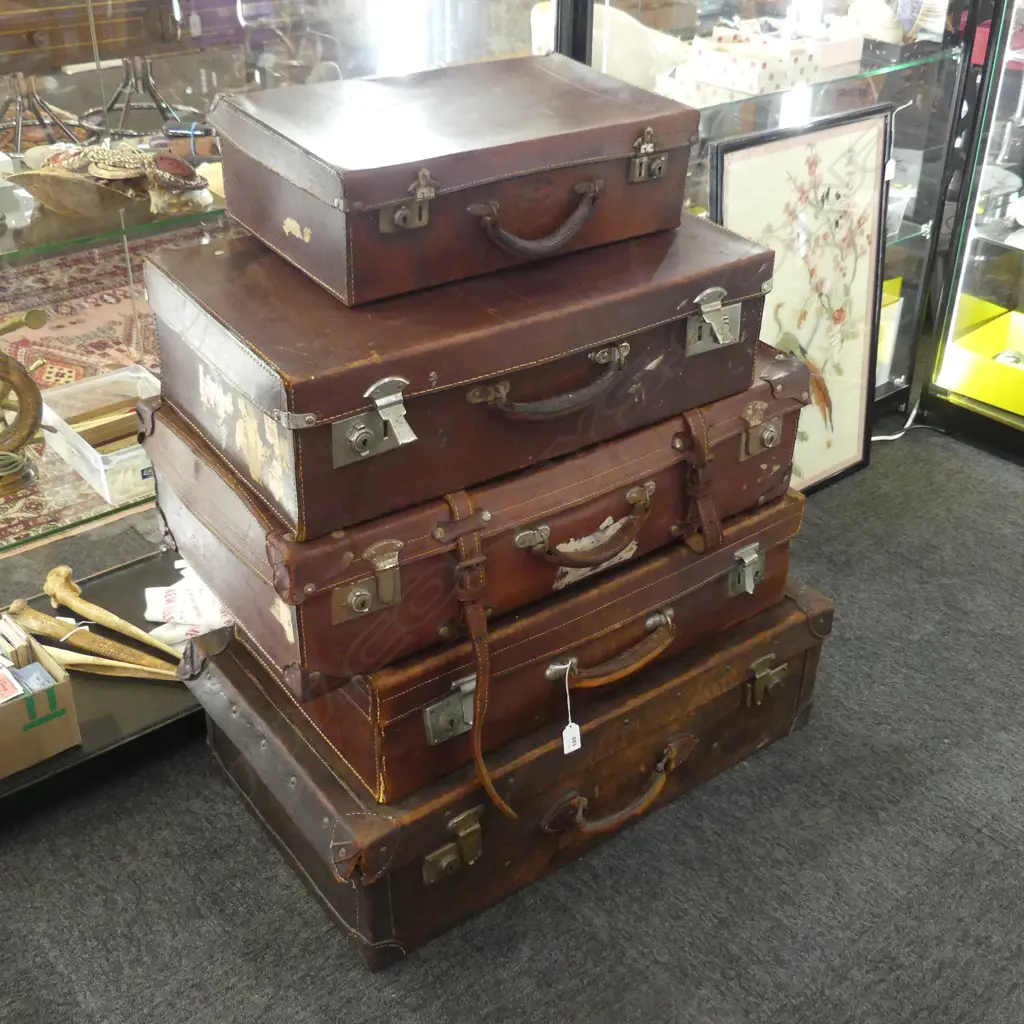 5 VINTAGE LEATHER SUITCASES Image 1++