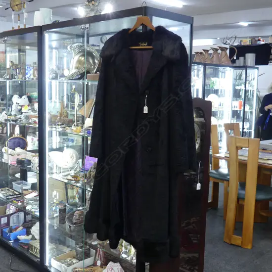LADYS FURRICOAT BY D L ELLIS BLACK FULL LENGHT JACKET