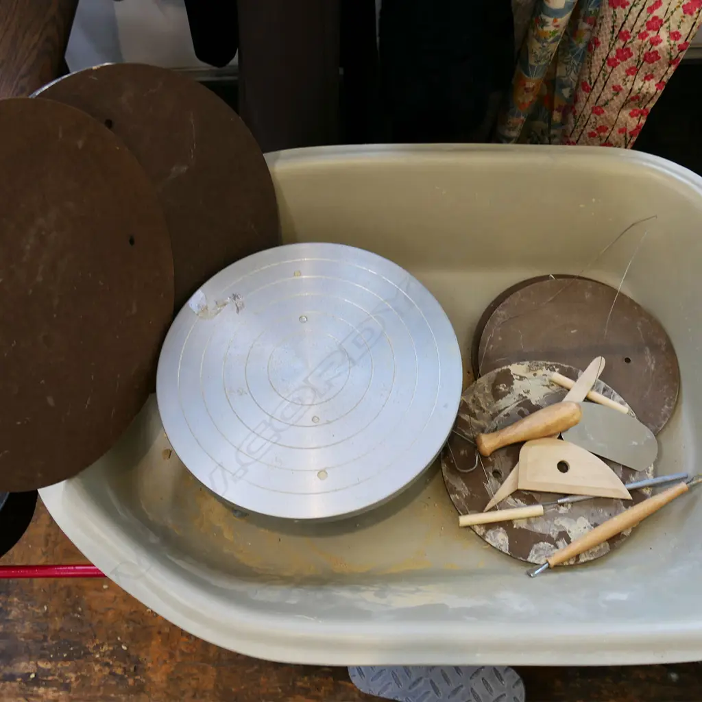 COWLEY DOUBLE DRIVE ELECTRIC POTTERS WHEEL & CLAY (TROLLEY NOT INCL.) Image 1++