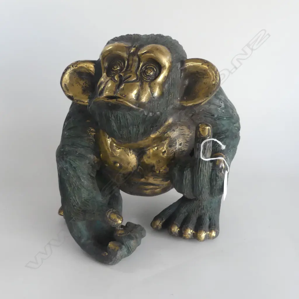 BRONZE MONKEY PULLING THE FINGER H.280mm Image 1++