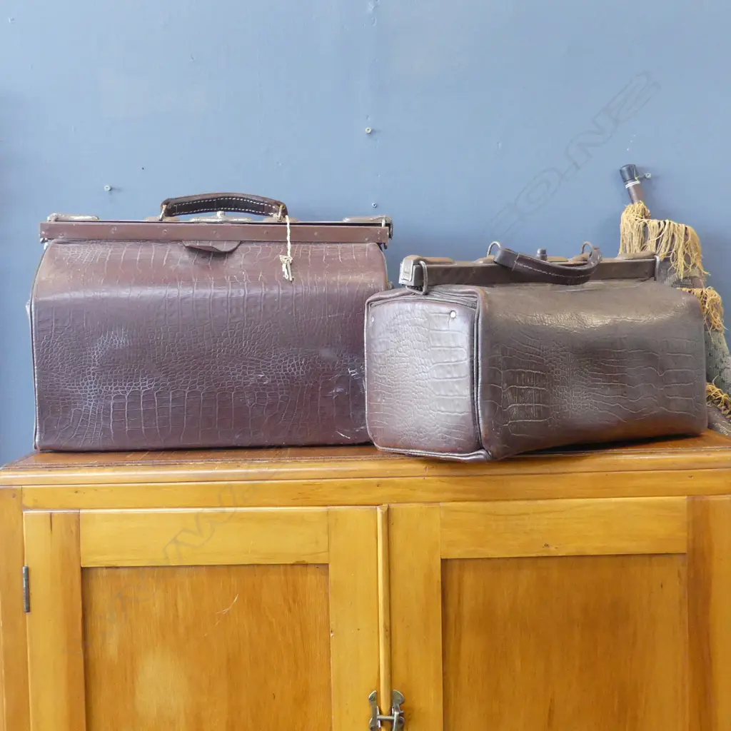 2 VINTAGE DOCTORS BAGS W.460mm Image 1++