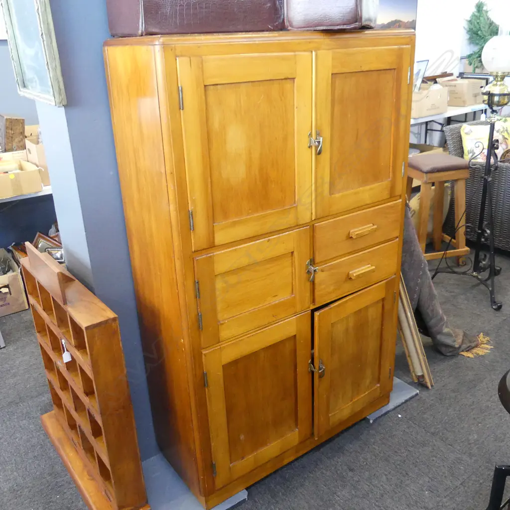 RIMU CABINET 910x355x1470m Image 1++