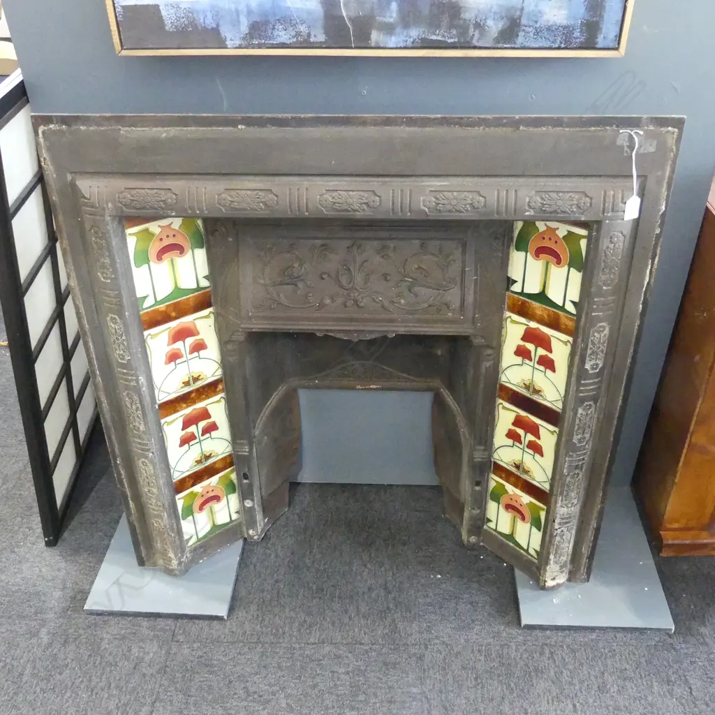 ANTIQUE CAST IRON FIREPLACE w. MINTON TILES 970x970mm Image 1++