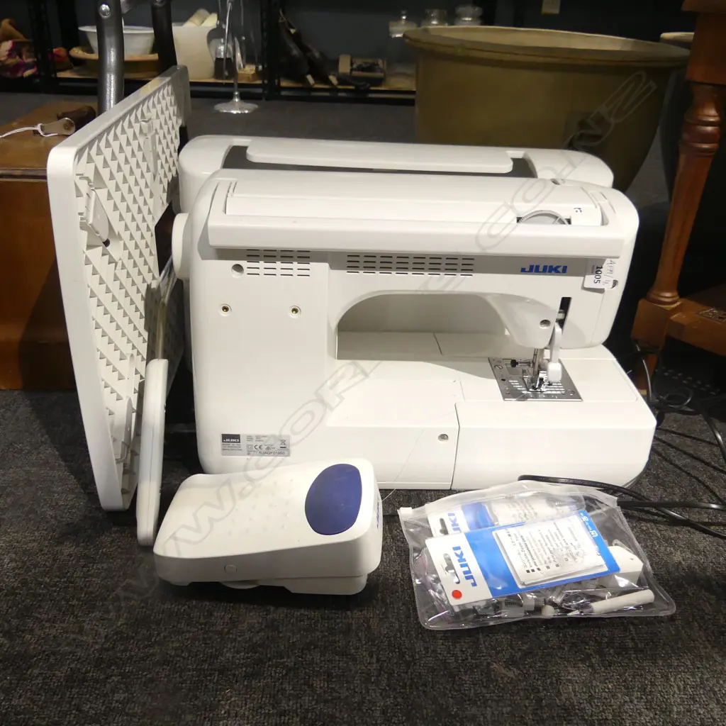 JUKI SEWING MACHINE Image 1++