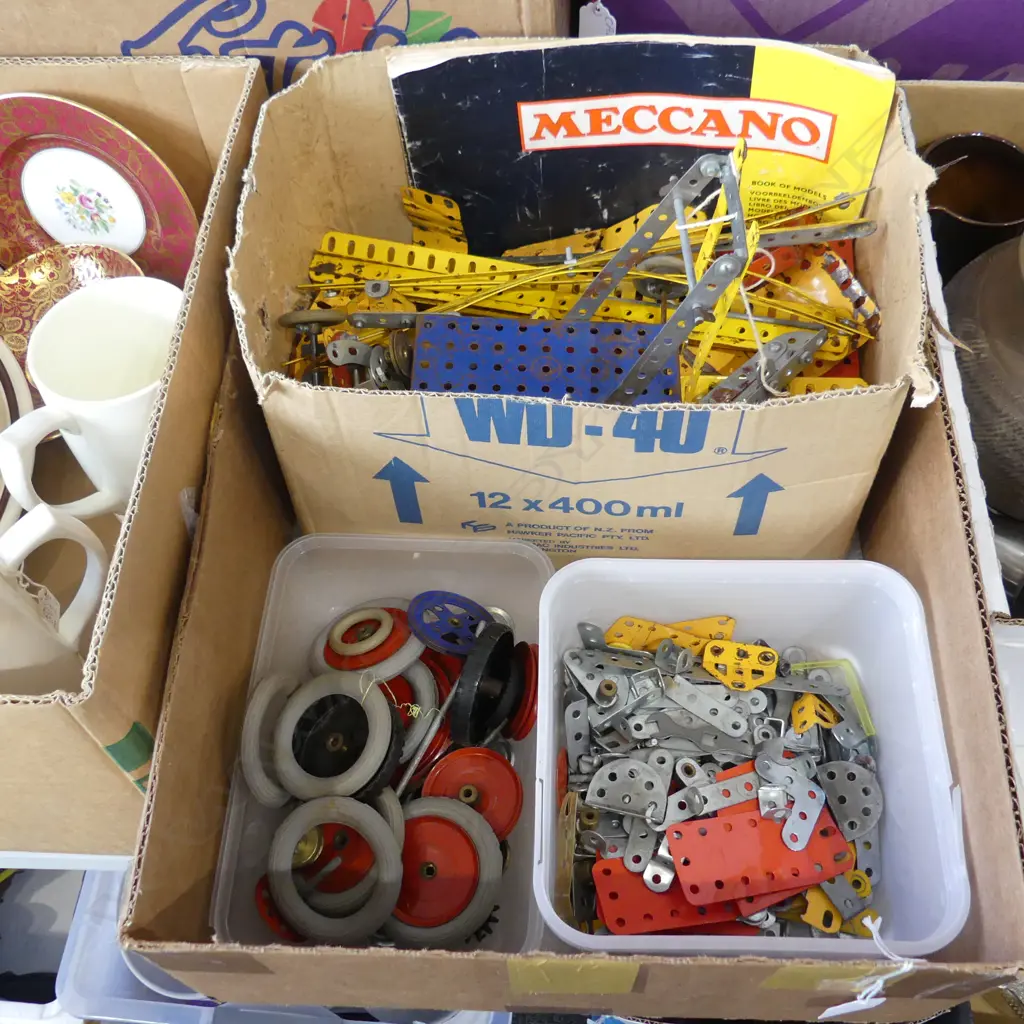 BOX ASST. VINTAGE MECCANO + MANUALS Image 1++