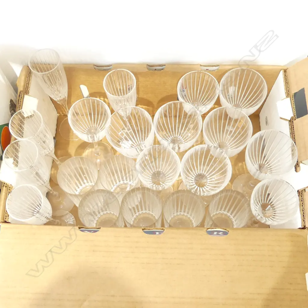 GLASSWARE SET; WINE GLASSES (6+4), 5 FLUTES, 6 HIGH BALLS Image 1++
