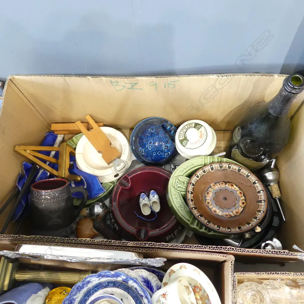 BOX LOT DRINK RELATED ASHTRAYS ETC Image 1++